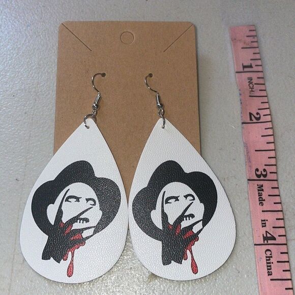 🎈3/$15🎈New faux leather Halloween earrings - Picture 1 of 2